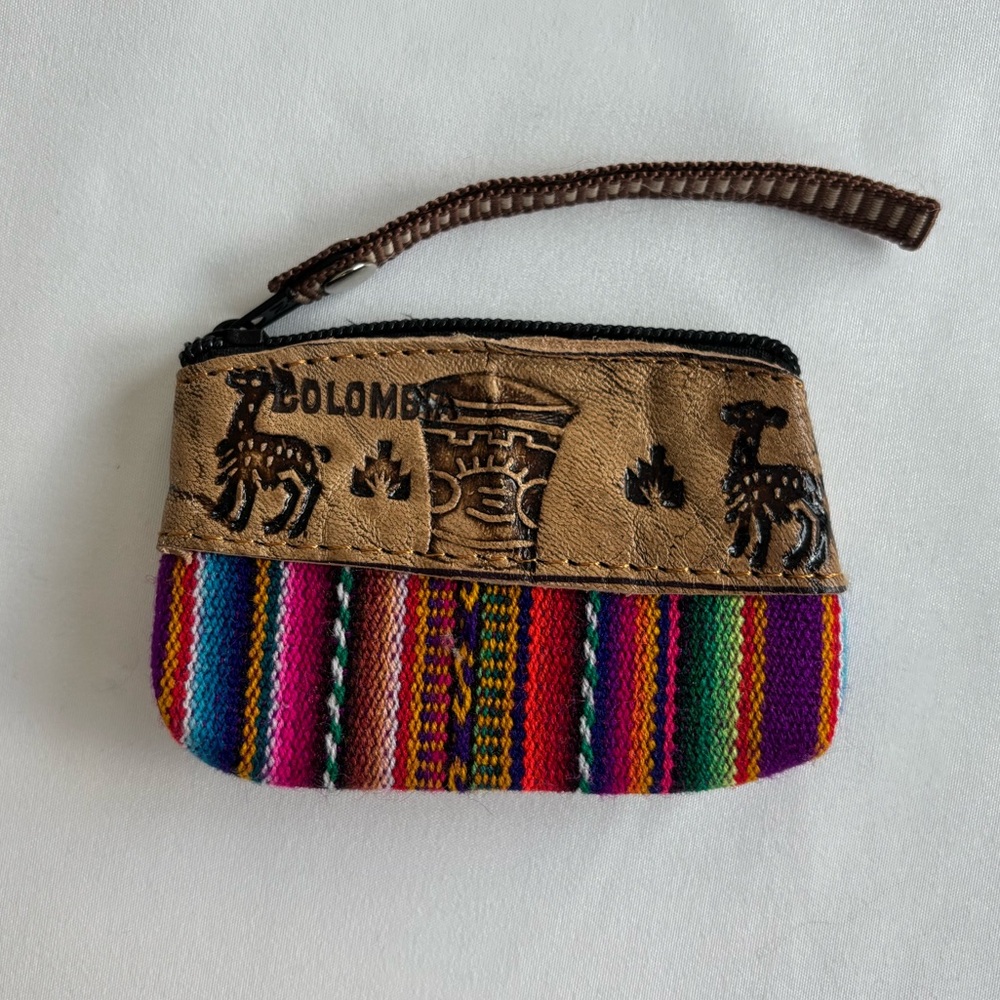 NWOT Columbia coin purse with leather stamping